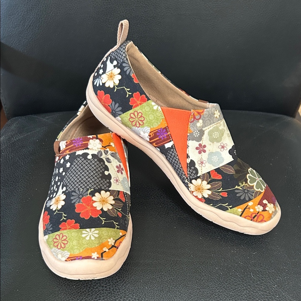 UIN Women’s Colorful Floral Sneakers - Black and Orange